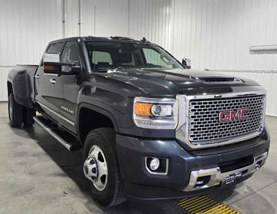 2017 GMC 3500 Crew Cab, $38895. Photo 4