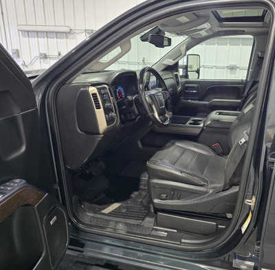 2017 GMC 3500 Crew Cab, $38895. Photo 7