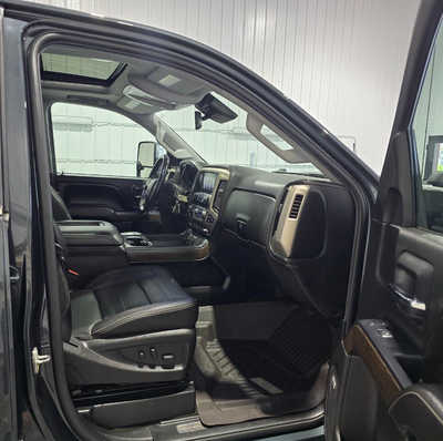 2017 GMC 3500 Crew Cab, $38895. Photo 9