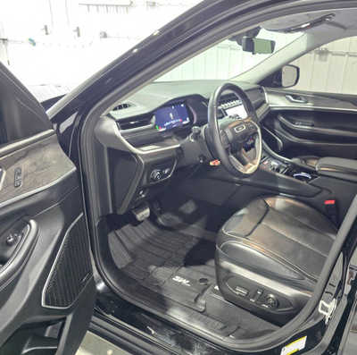 2022 Jeep Grand Cherokee L, $30995. Photo 7
