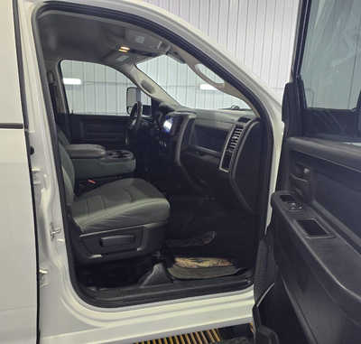 2015 RAM 5500 Crew Cab, $35995. Photo 11