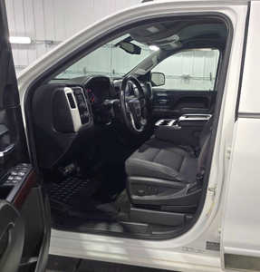 2016 GMC 1500 Crew Cab, $18995. Photo 7