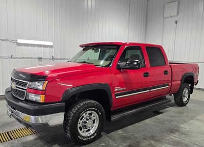 2005 Chevrolet 2500 Crew Cab, $42995. Photo 2