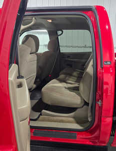 2005 Chevrolet 2500 Crew Cab, $42995. Photo 9