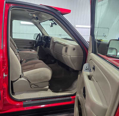 2005 Chevrolet 2500 Crew Cab, $42995. Photo 10