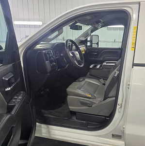 2018 Chevrolet 3500 Crew Cab, $26995. Photo 8