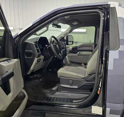 2017 Ford F250 Reg Cab, $39995. Photo 7