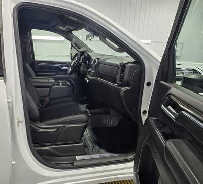 2024 GMC 2500 Crew Cab, $46995. Photo 9