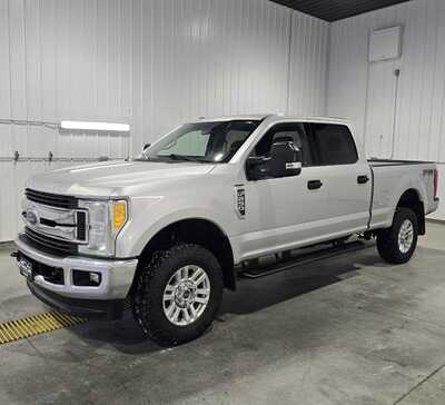 2017 Ford F250 Crew Cab, $24995. Photo 2