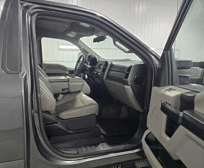 2017 Ford F350 Reg Cab, $32495. Photo 8