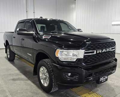 2022 RAM 2500 Crew Cab, $35695. Photo 4