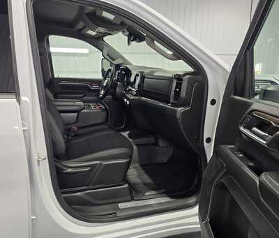 2024 GMC 3500 Crew Cab, $54595. Photo 9