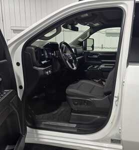 2024 GMC 3500 Crew Cab, $53795. Photo 7