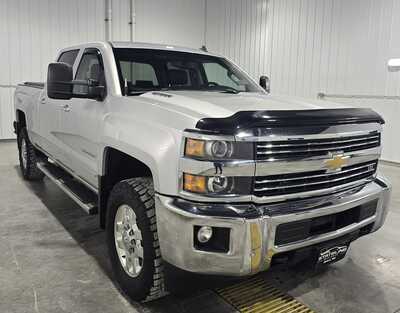 2015 Chevrolet 2500 Crew Cab, $28995. Photo 4