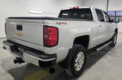 2015 Chevrolet 2500 Crew Cab, $28995. Photo 5