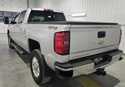 2015 Chevrolet 2500 Crew Cab, $28995. Photo 6