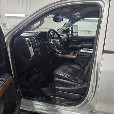 2015 Chevrolet 2500 Crew Cab, $28995. Photo 7