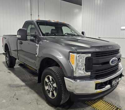 2017 Ford F350 Crew Cab, $30595. Photo 4