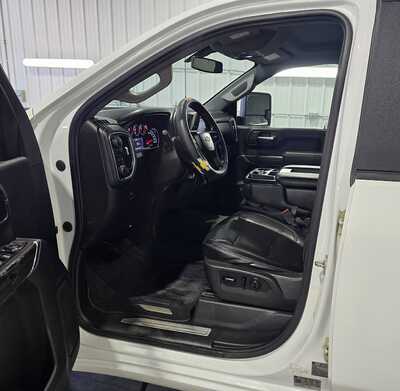 2020 Chevrolet 2500 Crew Cab, $29595. Photo 6