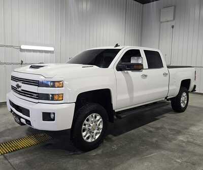 2017 Chevrolet 3500 Crew Cab, $33995. Photo 2