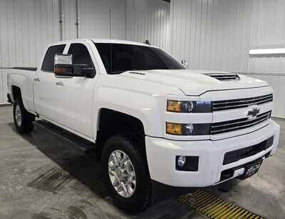 2017 Chevrolet 3500 Crew Cab, $33995. Photo 4