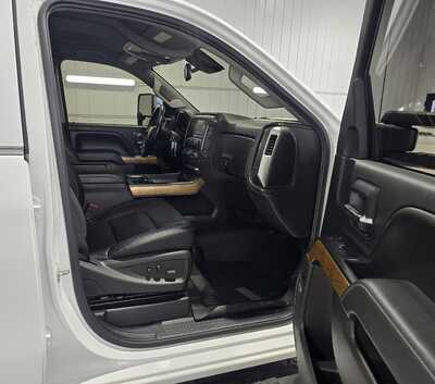 2017 Chevrolet 3500 Crew Cab, $33995. Photo 8