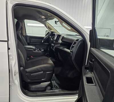 2020 RAM 3500 Crew Cab, $30495. Photo 9