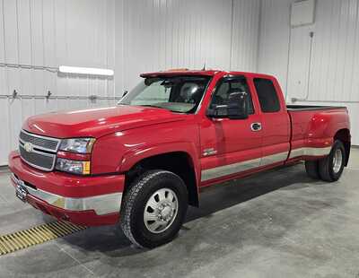 2005 Chevrolet 3500 Ext Cab, $32995. Photo 2