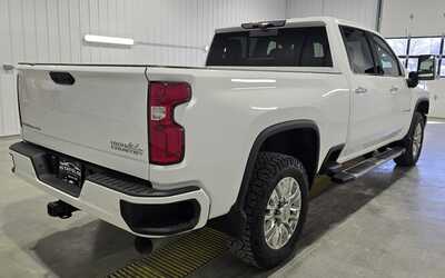 2021 Chevrolet 2500 Crew Cab, $38295. Photo 5