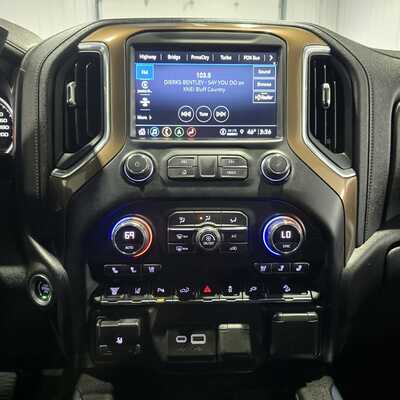 2021 Chevrolet 2500 Crew Cab, $38295. Photo 11