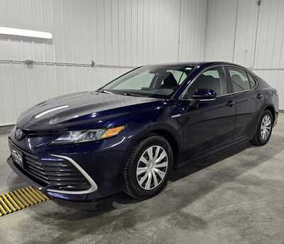 2021 Toyota Camry, $17795. Photo 2