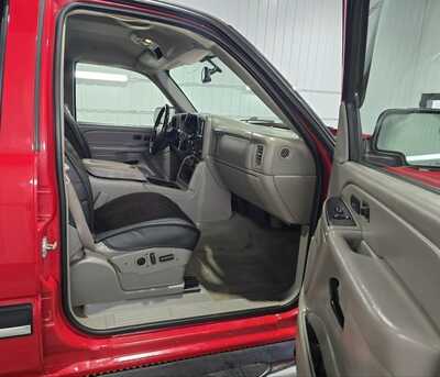2007 Chevrolet 2500 Crew Cab, $8995. Photo 7
