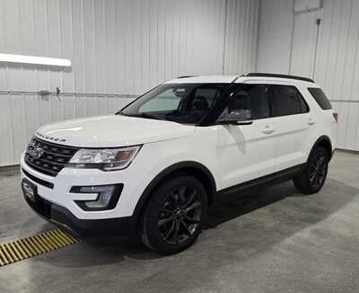 2017 Ford Explorer, $12295. Photo 2