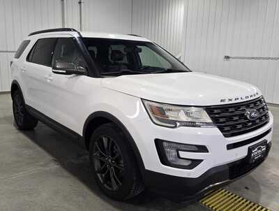 2017 Ford Explorer, $12295. Photo 4