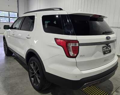 2017 Ford Explorer, $12295. Photo 6