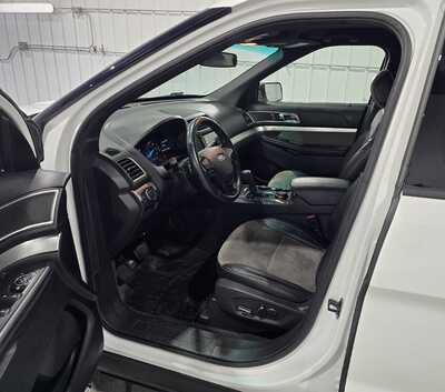2017 Ford Explorer, $12295. Photo 7