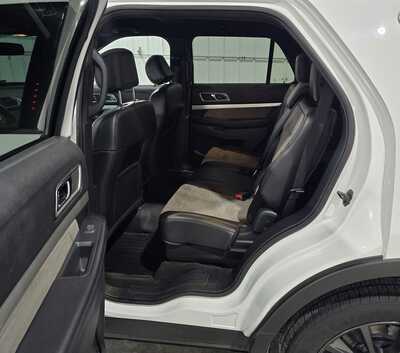 2017 Ford Explorer, $12295. Photo 8