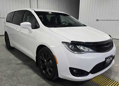2018 Chrysler Pacifica, $15995. Photo 4
