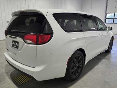 2018 Chrysler Pacifica, $15995. Photo 5