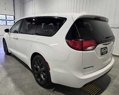 2018 Chrysler Pacifica, $15995. Photo 6