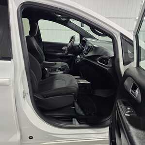 2018 Chrysler Pacifica, $15995. Photo 8