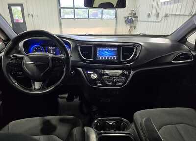 2018 Chrysler Pacifica, $15995. Photo 11