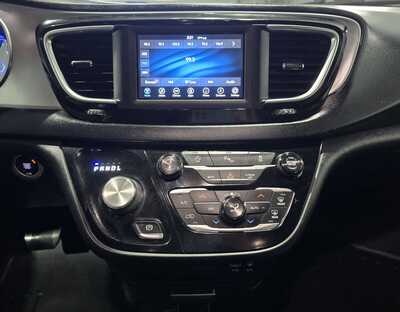 2018 Chrysler Pacifica, $15995. Photo 12