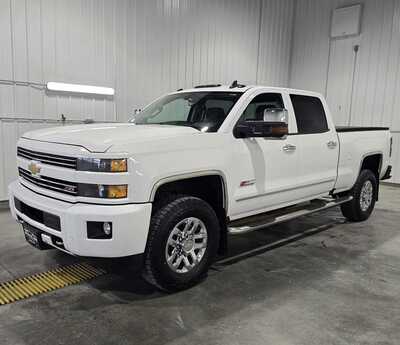 2018 Chevrolet 3500 Crew Cab, $25995. Photo 2
