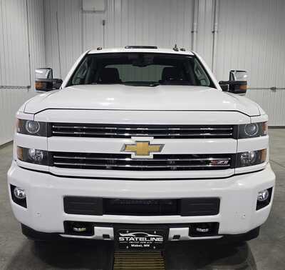 2018 Chevrolet 3500 Crew Cab, $25995. Photo 3