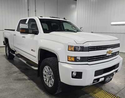 2018 Chevrolet 3500 Crew Cab, $25995. Photo 4