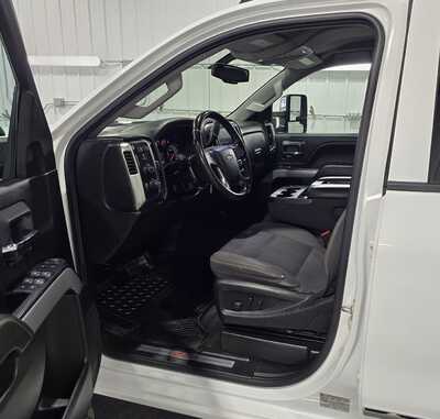 2018 Chevrolet 3500 Crew Cab, $25995. Photo 7