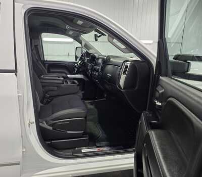 2018 Chevrolet 3500 Crew Cab, $25995. Photo 9