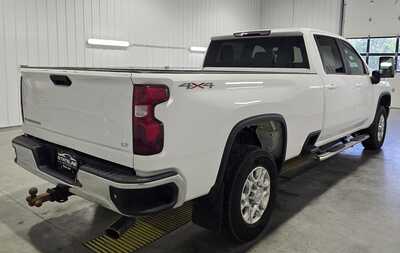 2020 Chevrolet 3500 Crew Cab, $29795. Photo 5