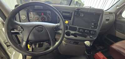 2015 Freightliner , $24995. Photo 9